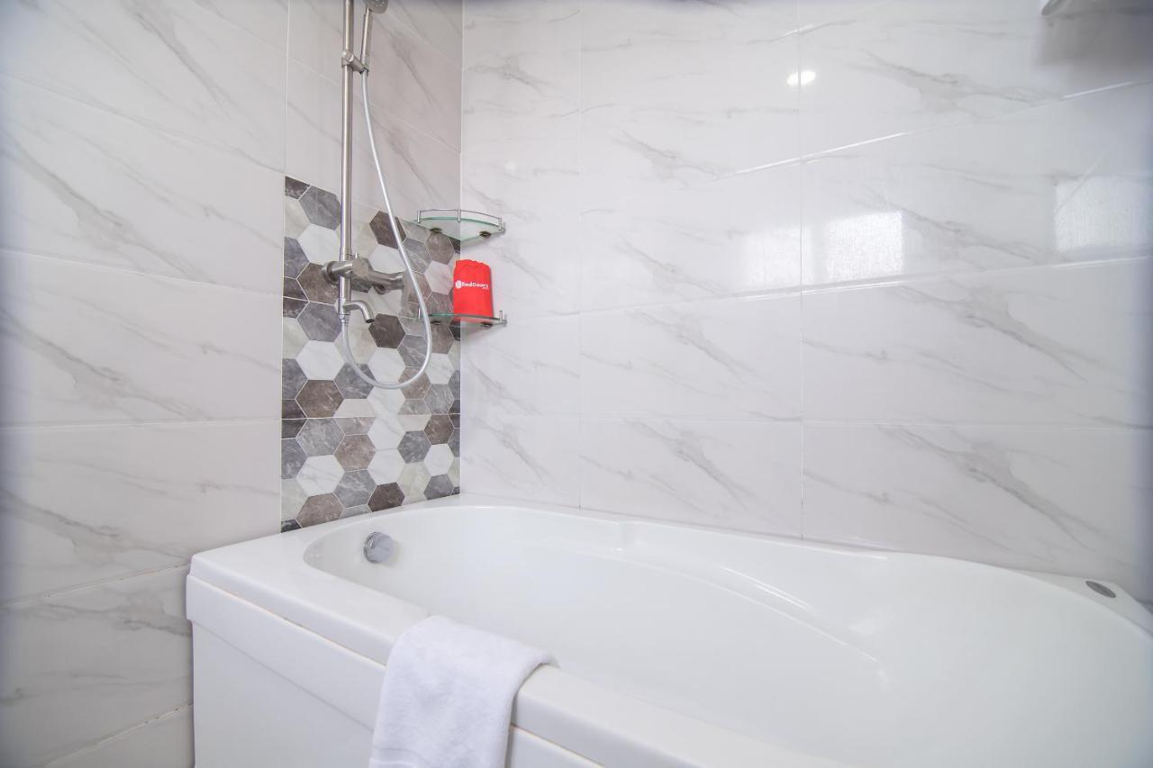 Reddoorz Plus Near Secc Хошимин Экстерьер фото