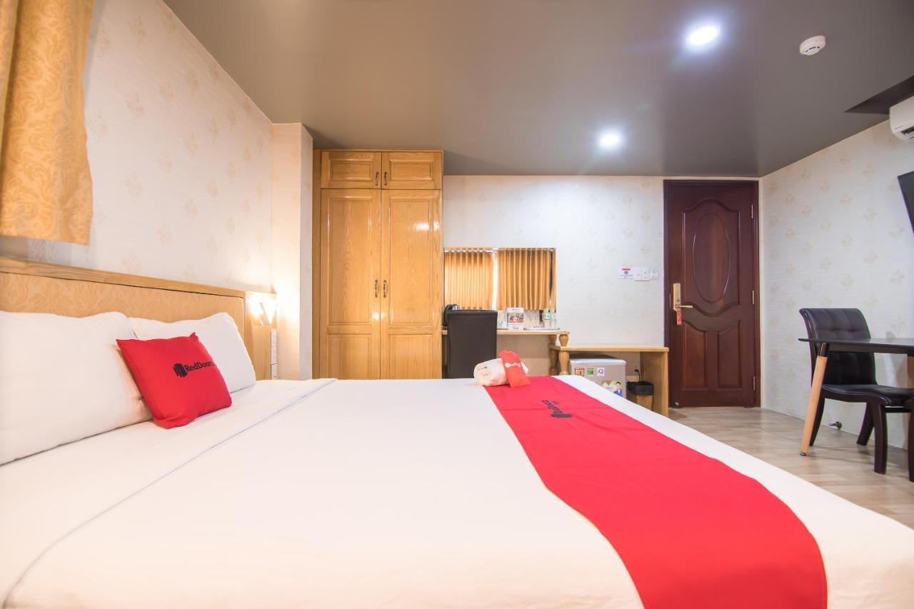 Reddoorz Plus Near Secc Хошимин Экстерьер фото