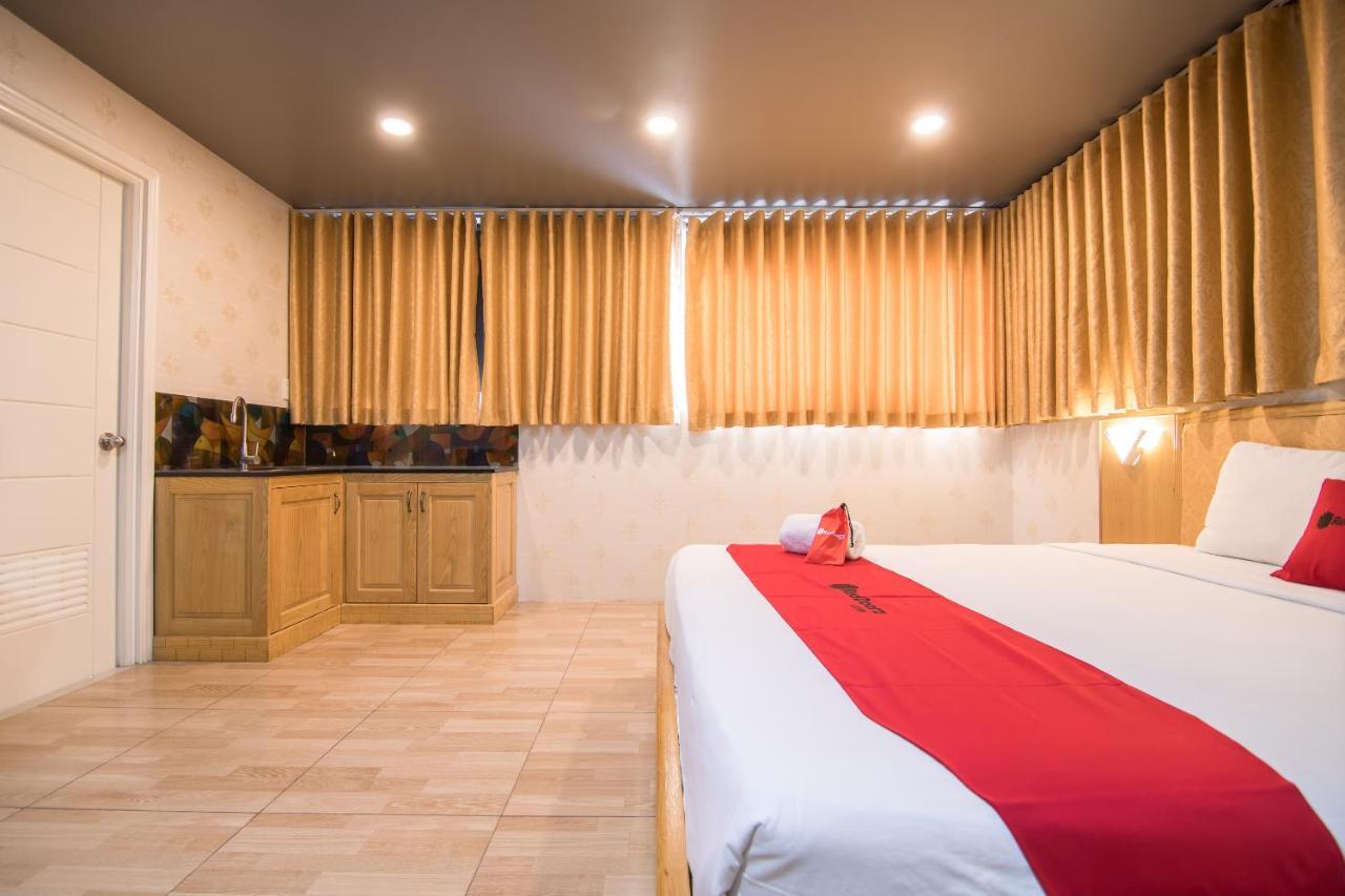 Reddoorz Plus Near Secc Хошимин Экстерьер фото