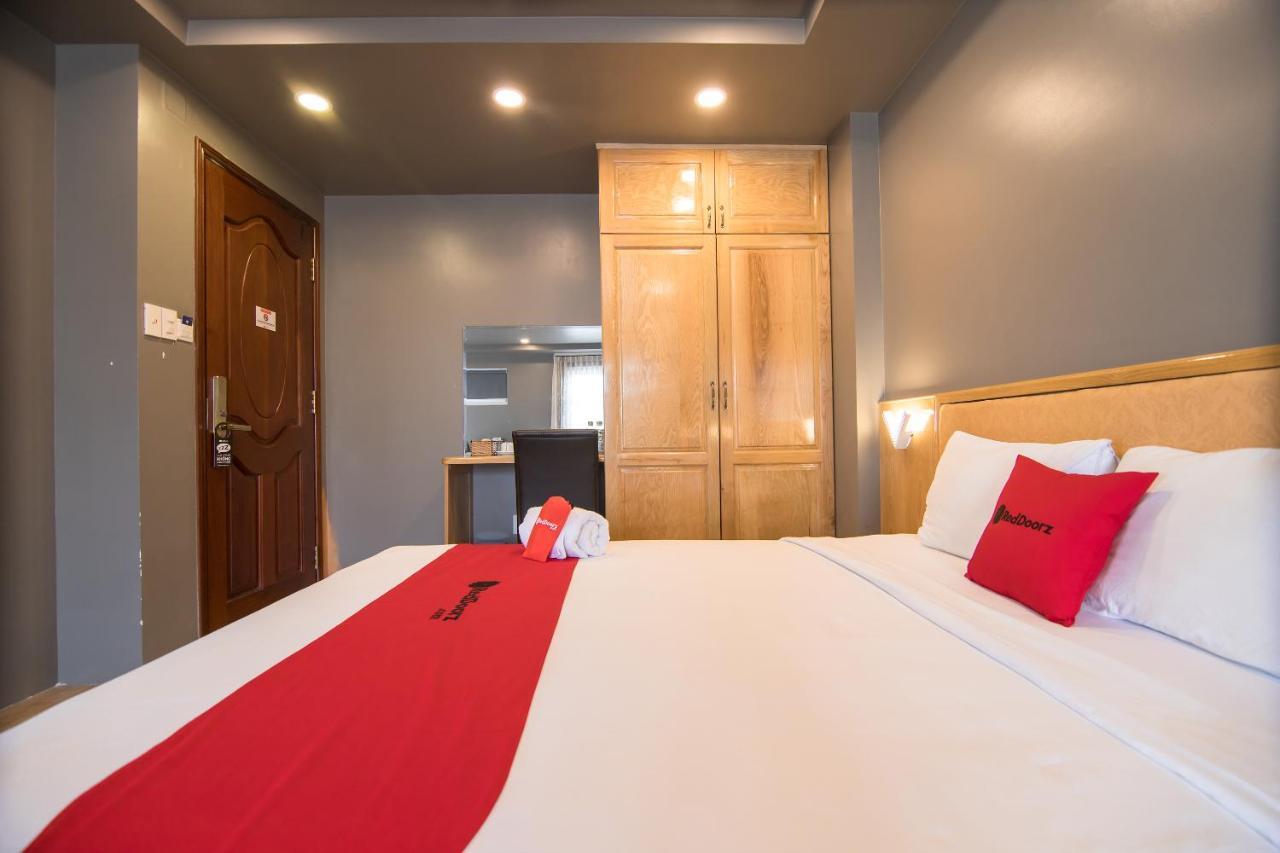Reddoorz Plus Near Secc Хошимин Экстерьер фото